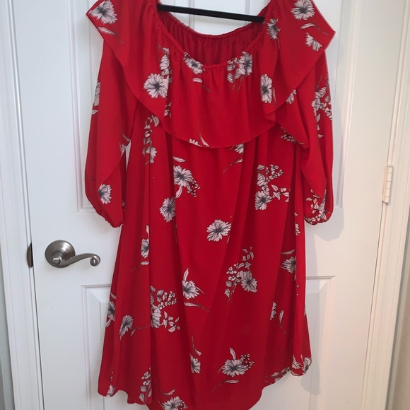 Beautiful red floral off the shoulder dress - Picture 4 of 6